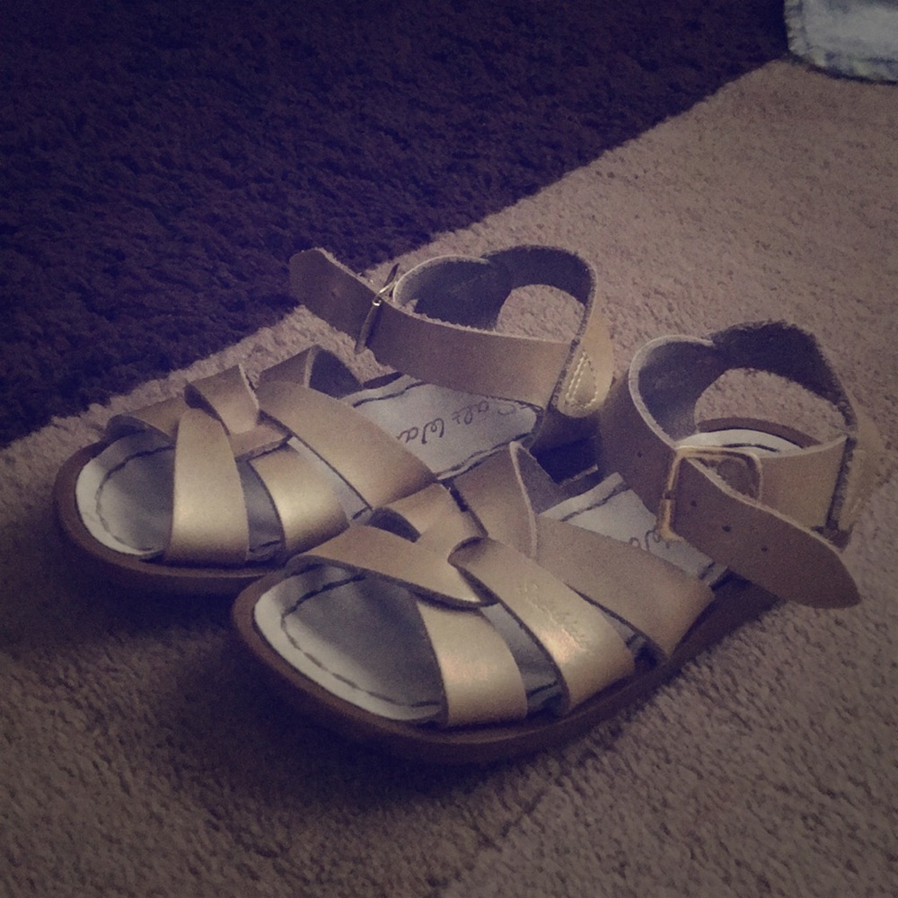 Salt water gold leather sandals